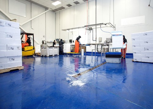 Czy w zakładach produkcyjnych, gdzie występują wysokie temperatury sprawdzą się posadzki żywiczne?